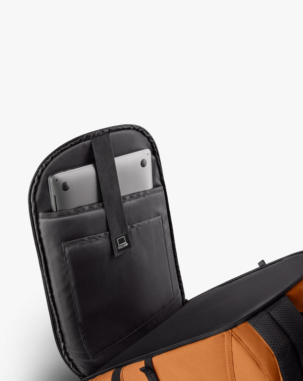 Mochila Pelican 30L - Preto e Caramelo