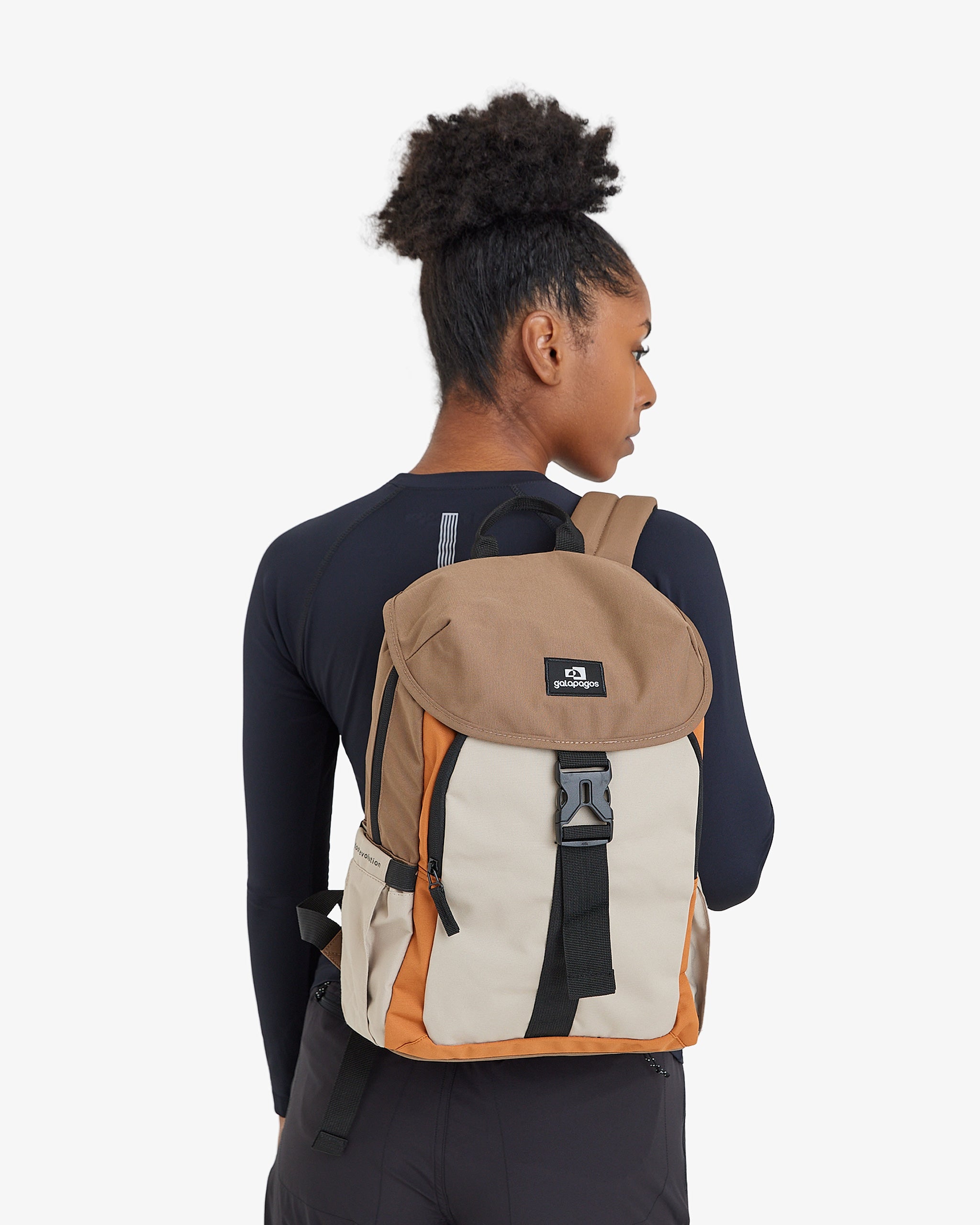 Mochila Gaivota 15L - Preto e Caramelo