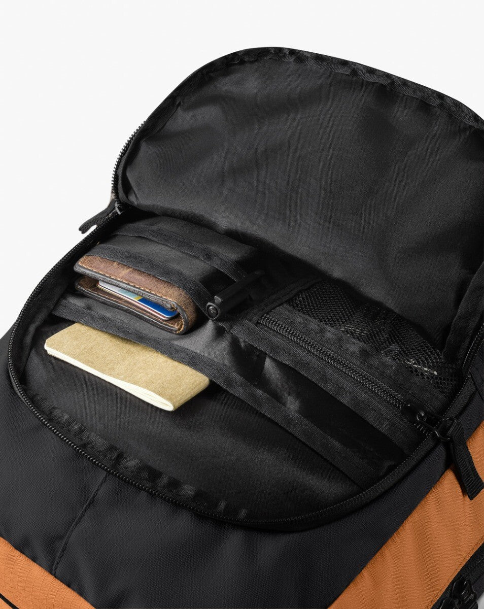 Mochila Gaivota 15L - Preto e Caramelo