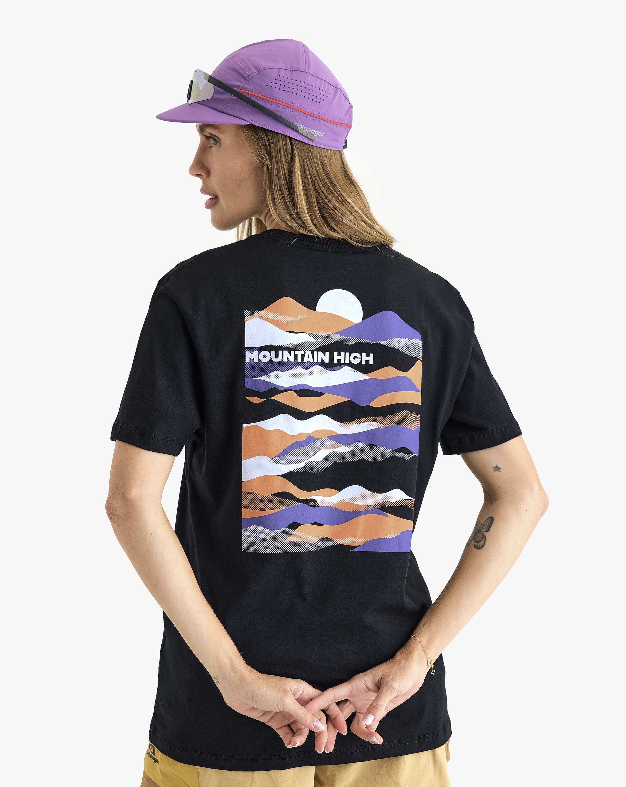 Camiseta Mountain High All Gender - Preta