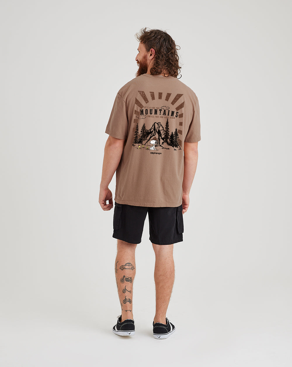 Camiseta Snoopy Mountains - Caqui