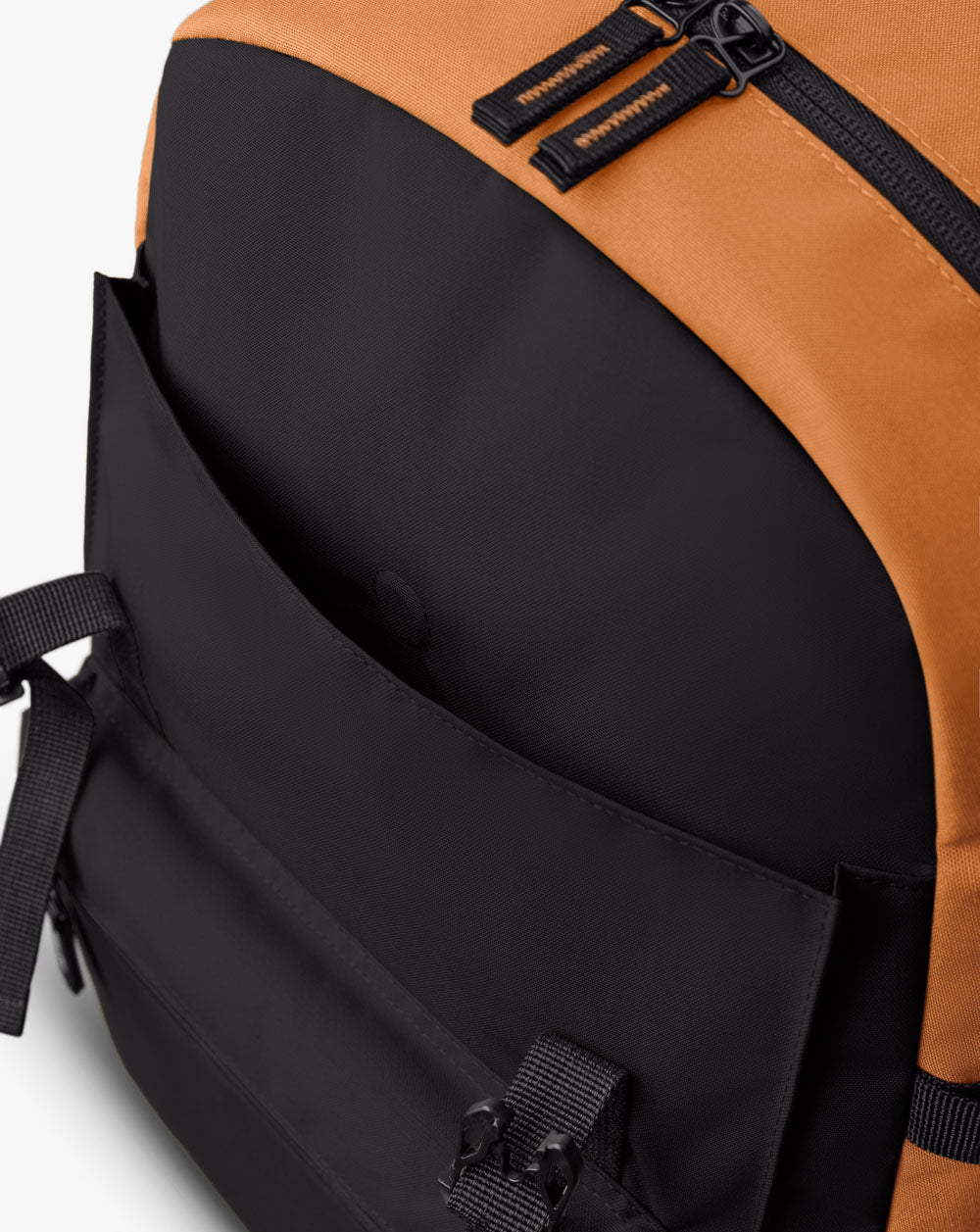 Mochila Pelican 30L - Preto e Caramelo