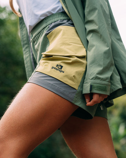Shorts Raven Feminino - Verde e Cinza