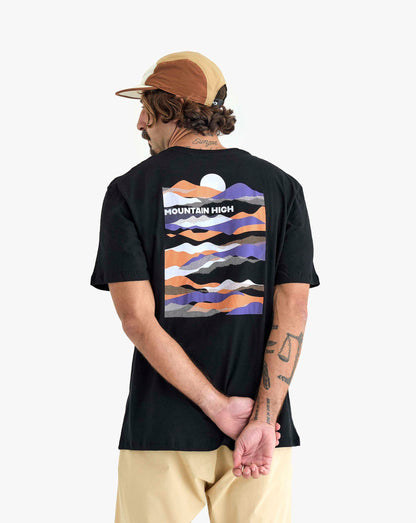 Camiseta Mountain High All Gender - Preta