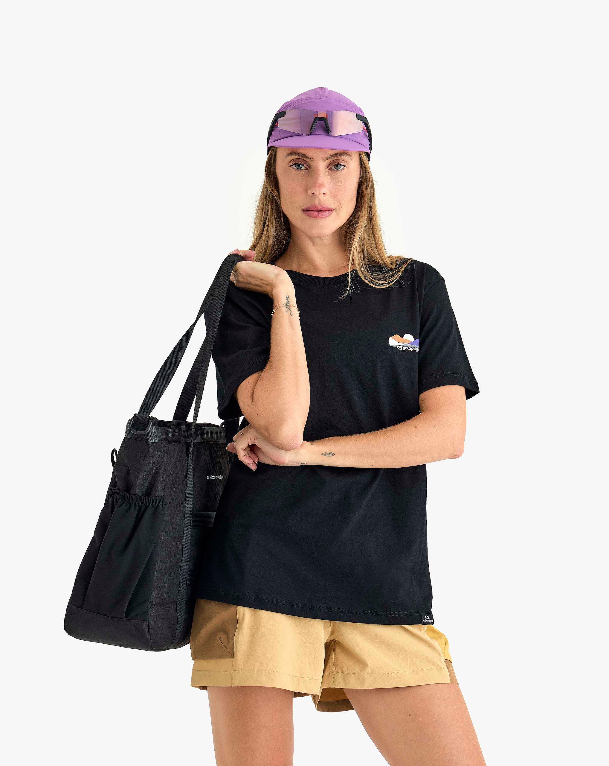 Camiseta Mountain High All Gender - Preta